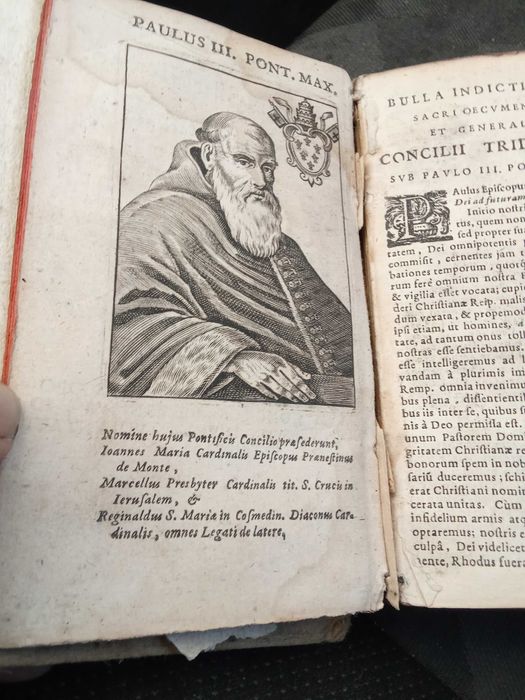 Livro com capa em pergaminho concílio tridentino