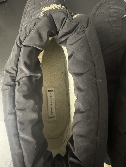 Tommy Hilfiger чорні дутіки уггі чоботи