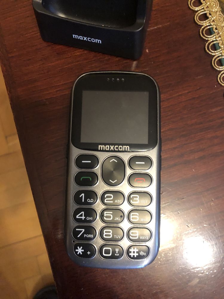 Telefon maxom Comfort MM471 idealny dla starszych osób