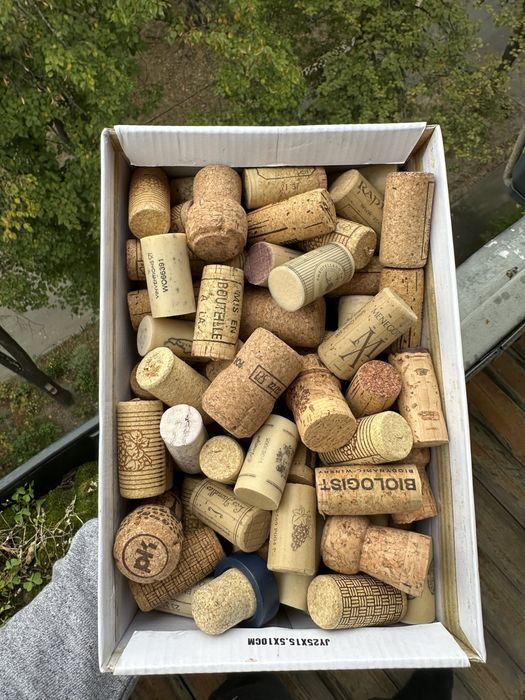 Корки / пробки з-під вина / шампанського