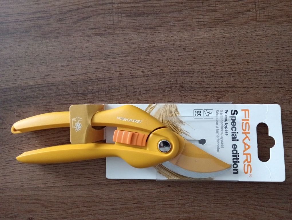 Fiskars sekator nożycowy P26