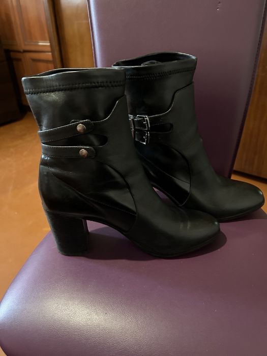 Демісезонні жіночі чоботи 40 розмір шкіра