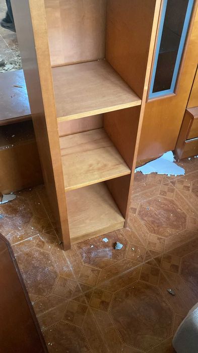 Móvel de sala com marcas de uso