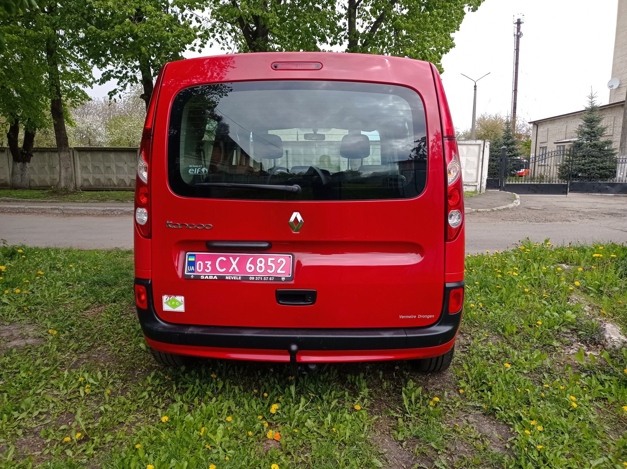 Renault Kangoo 2011, 1,6 газ-бензин