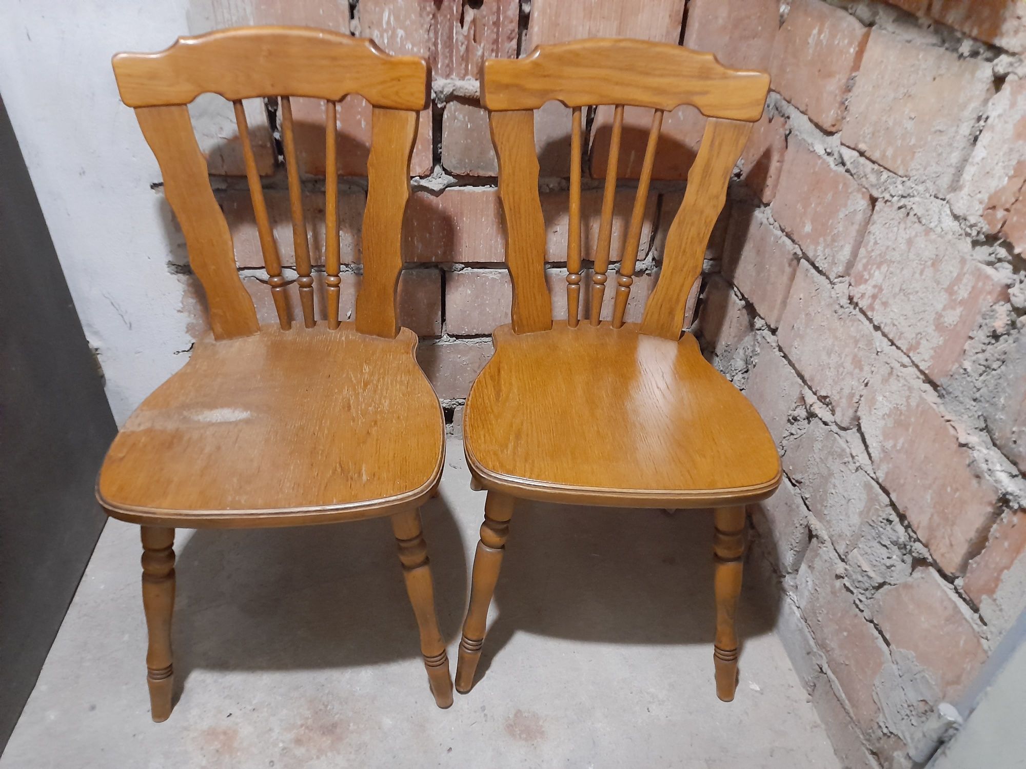 Krzesła lite drewno stare dobre wykonanie