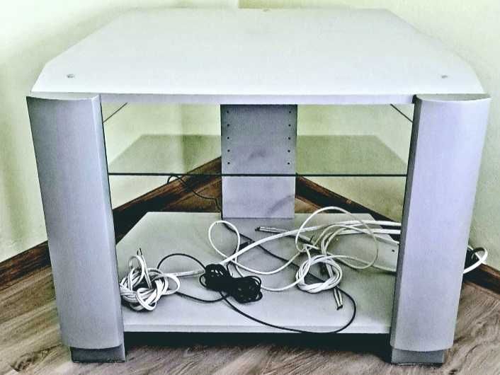 Stolik ze szklaną półką