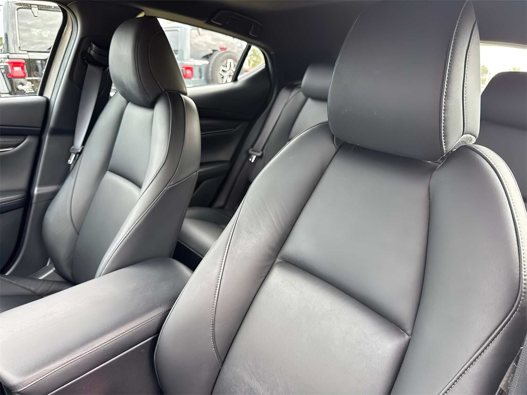 Mazda 3     2022