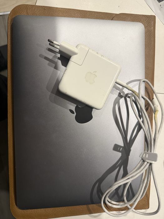 Macbook Pro 2019 Touchbar uszkodzony