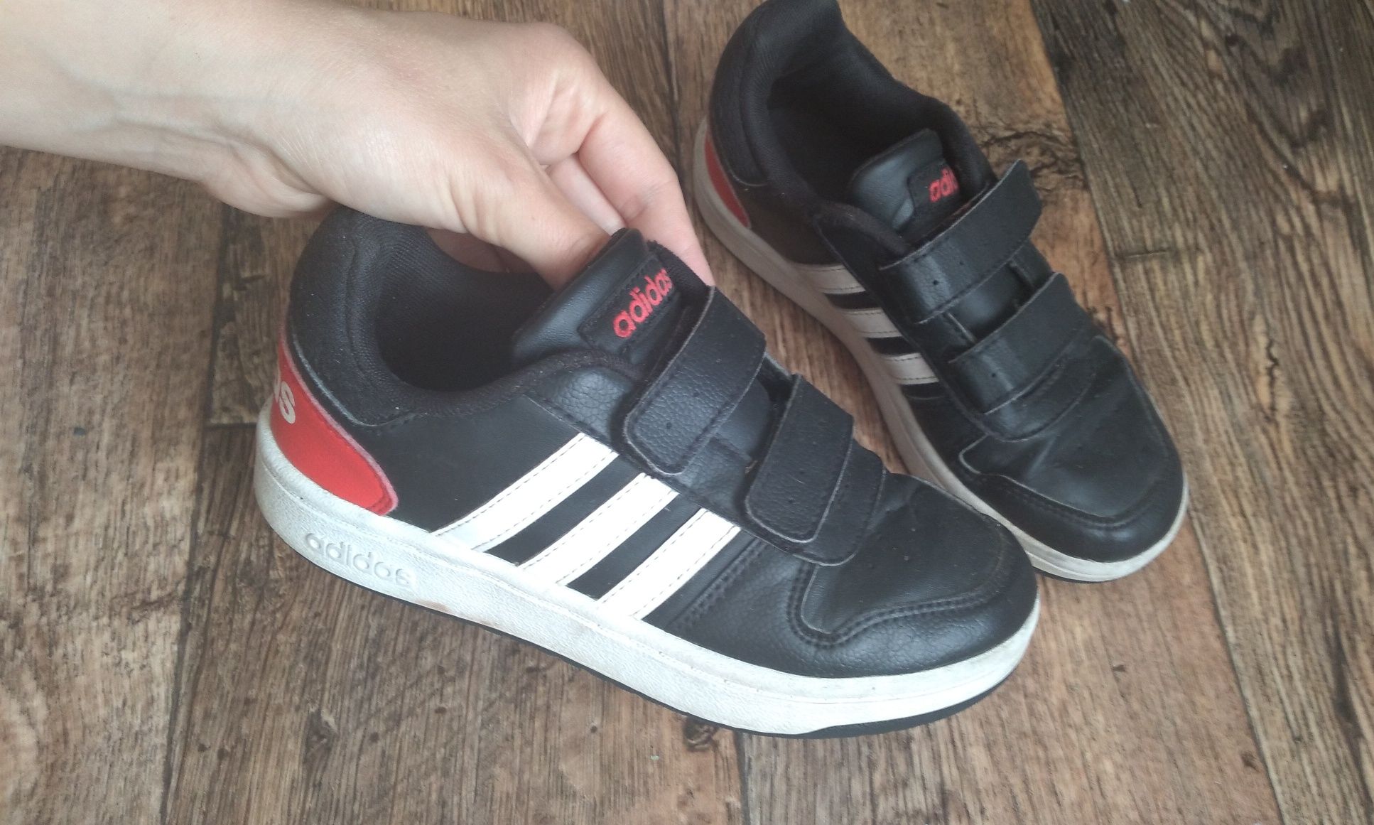 Chłopięce buty adidas czarne na rzepy 31