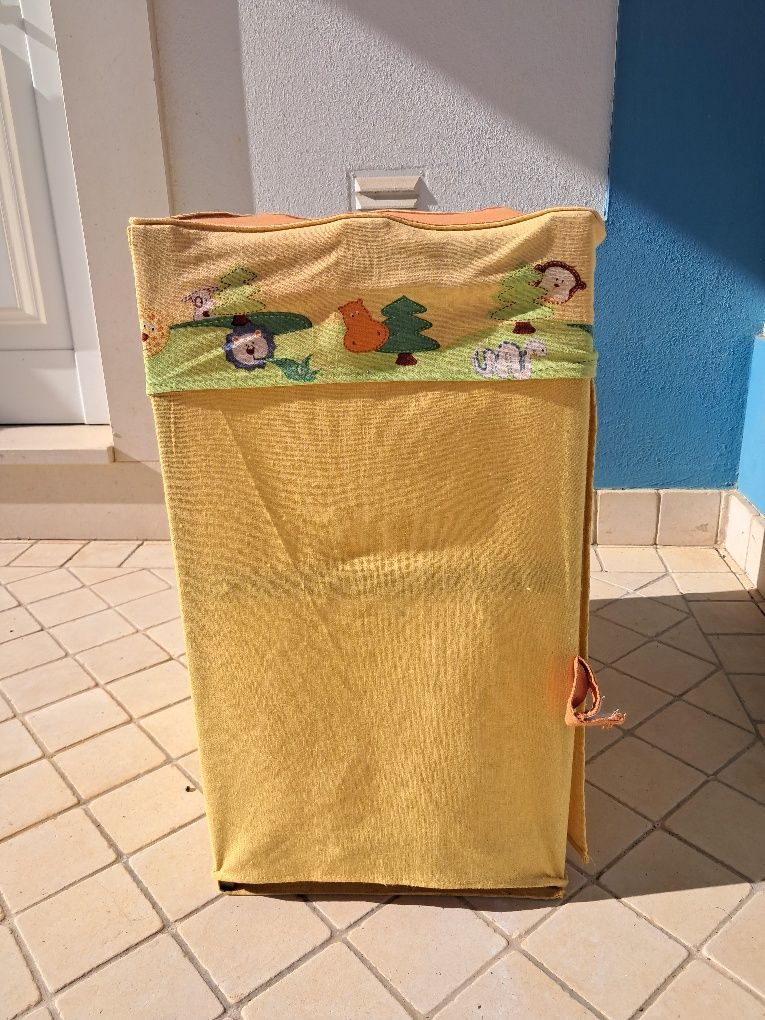 Prateleira de criança