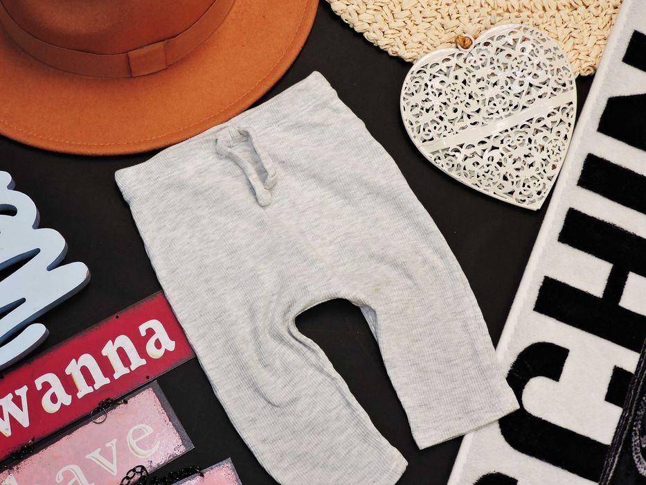 Matalan - prążkowane szare spodnie bawełna r 68