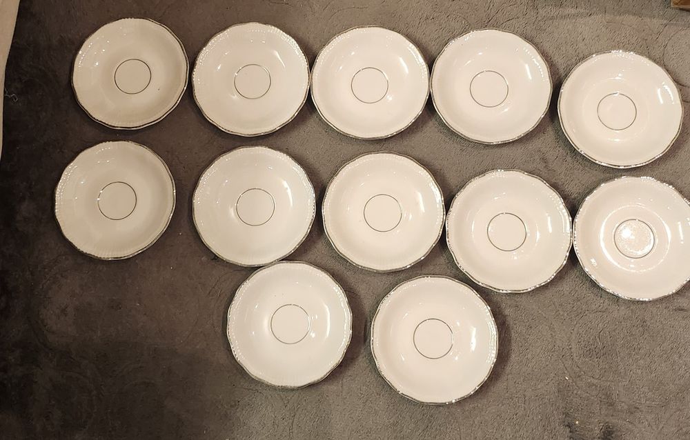 Spodki,podstawki pod filiżanki Wałbrzych 12szt