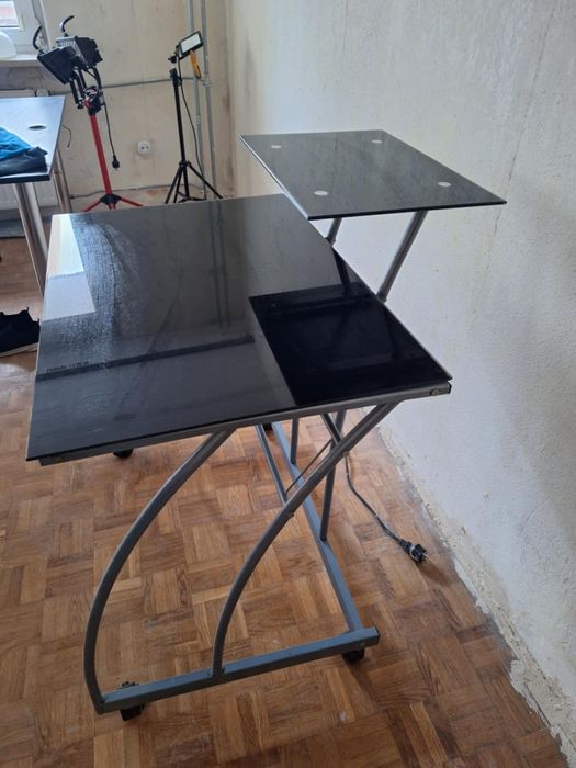 Biurko komputerowe szklane