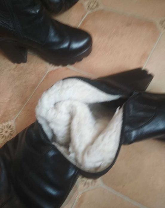 Шкіряні зимові чоботи жіночі на  37 размер.