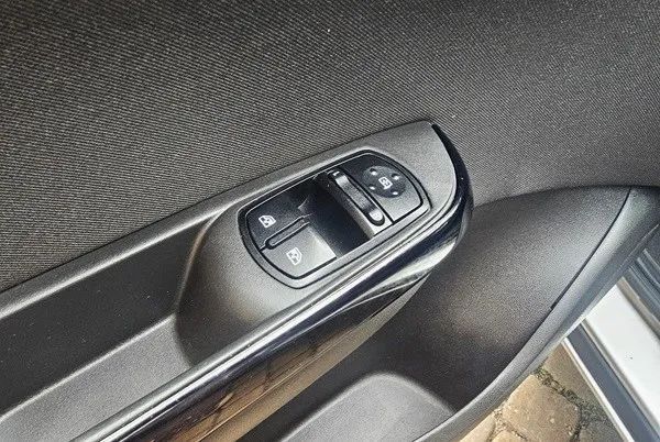 Opel Corsa _ Czarny Dach_ Corsa Sport 1.4Tur._ Tablet Dotykowy_ Telefon Bluetooth