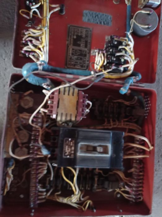 Щиток електричний бувший у використані.