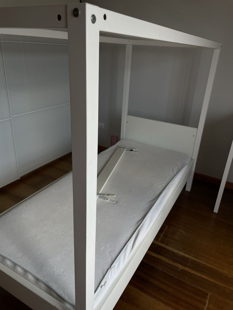Cama Ikea branca dossel criança
