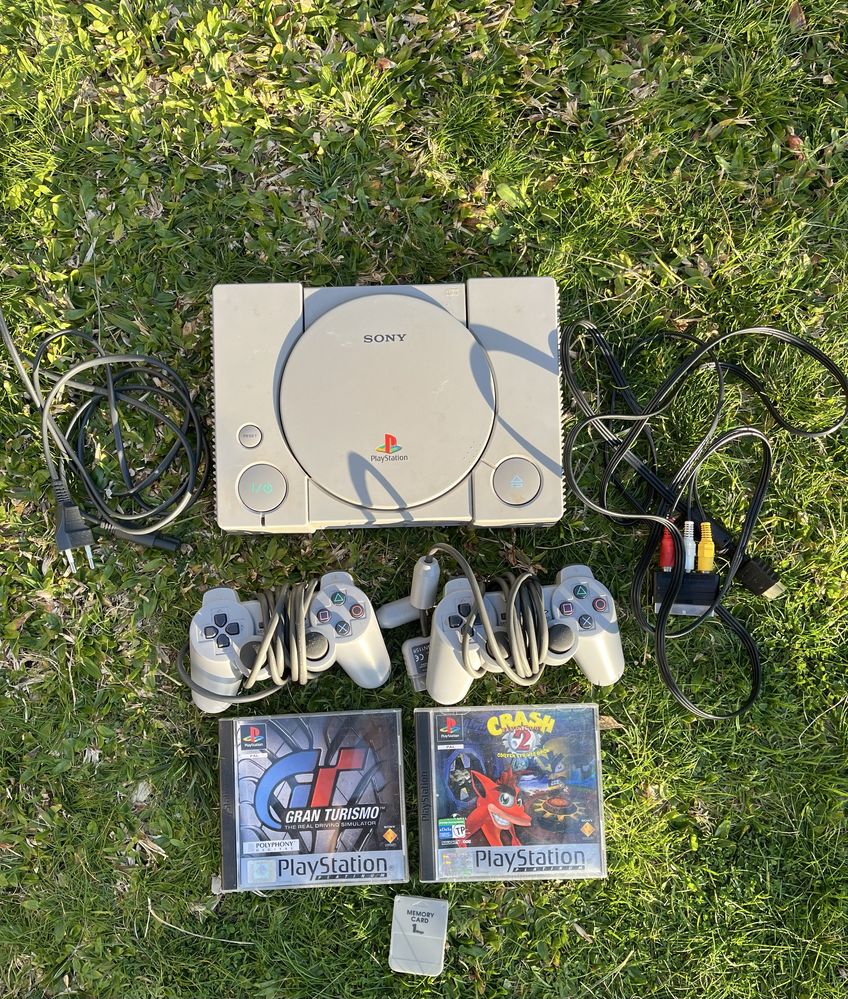 Playstation com 2 jogos