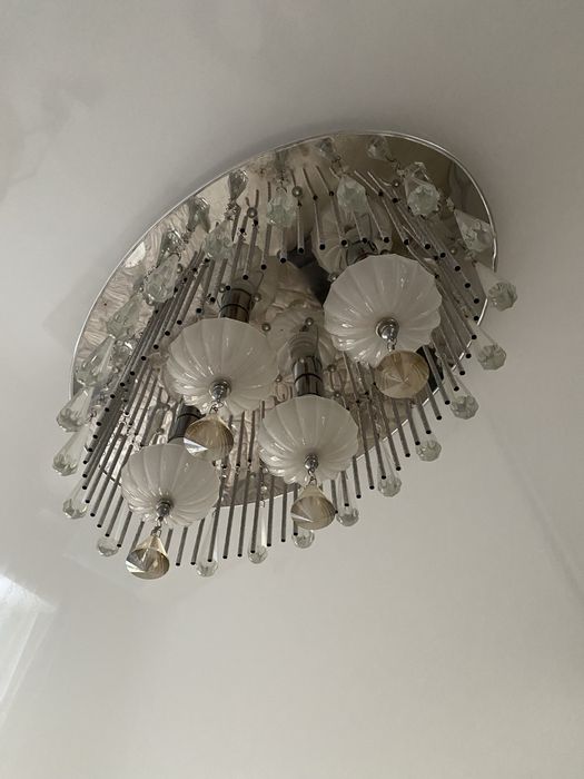 Продам люстру 400 грн,самовывоз.три режима освещения