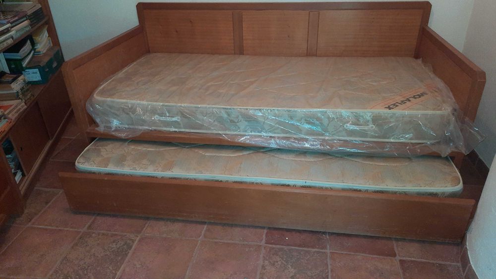 Cama de solteiro com gavetão para segunda cama, madeira de tola