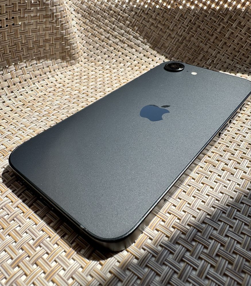 iPhone 16e на 128 ГБ