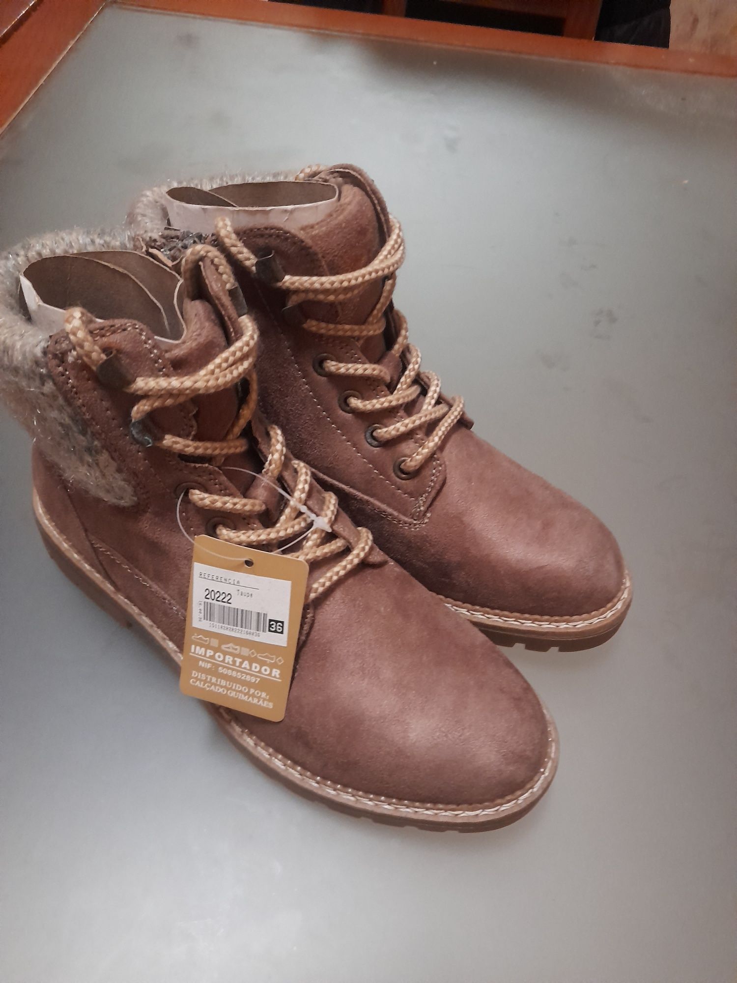 Botas de criança novas