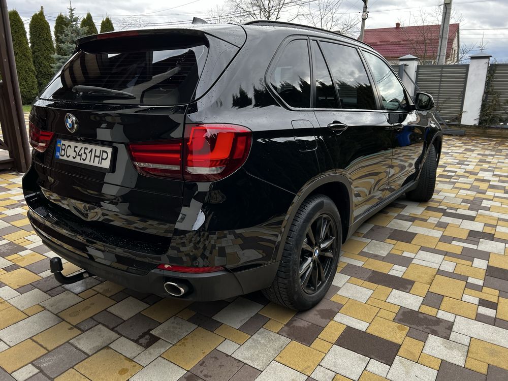 BMW X5 F15 чорного кольору