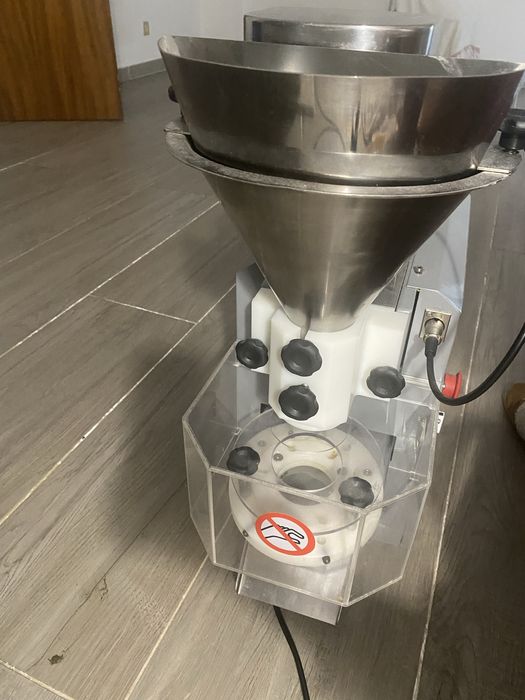 Máquina de Salgados e Doces – Gastromixx – 5.000/h – 2.400€