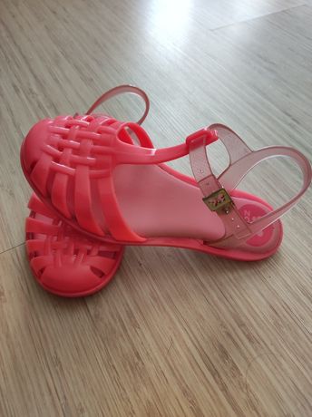 Sandálias Zaxy tamanho 30