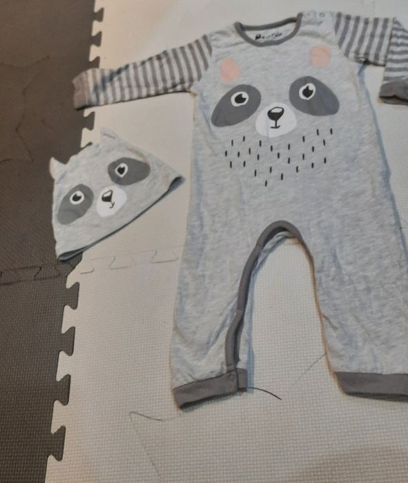 Pajacyk plus czapeczka 86 szop zwierzątka leśne jak nowy SESJA roczek