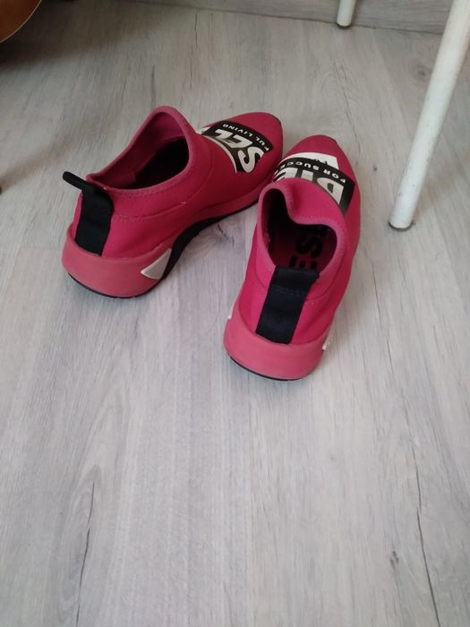 Продам кроссовки