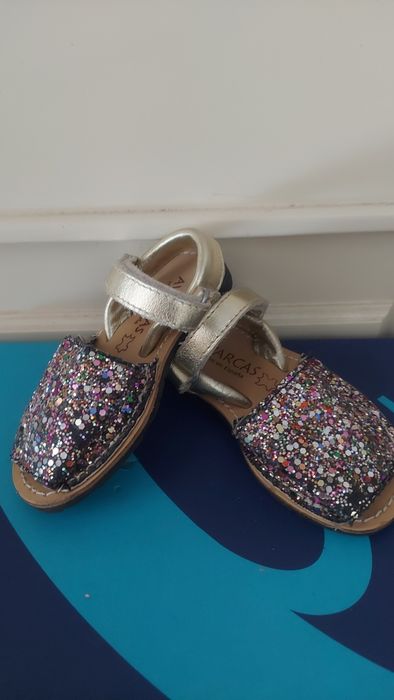 AVARCAS Espańa urocze sandałki złoto & minicekinki r 23