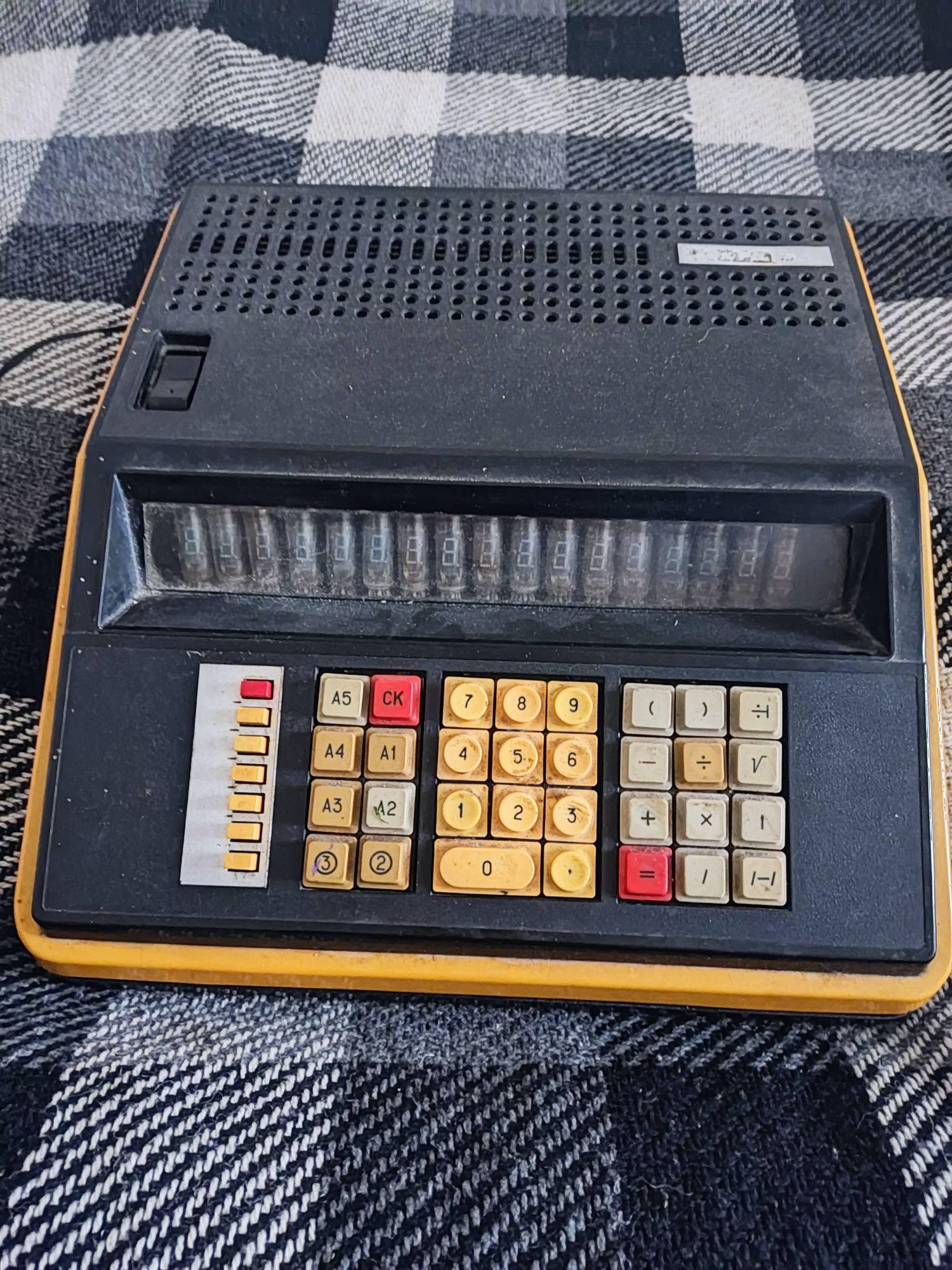 Продам очень большой ретро калькулятор времьон СССР
