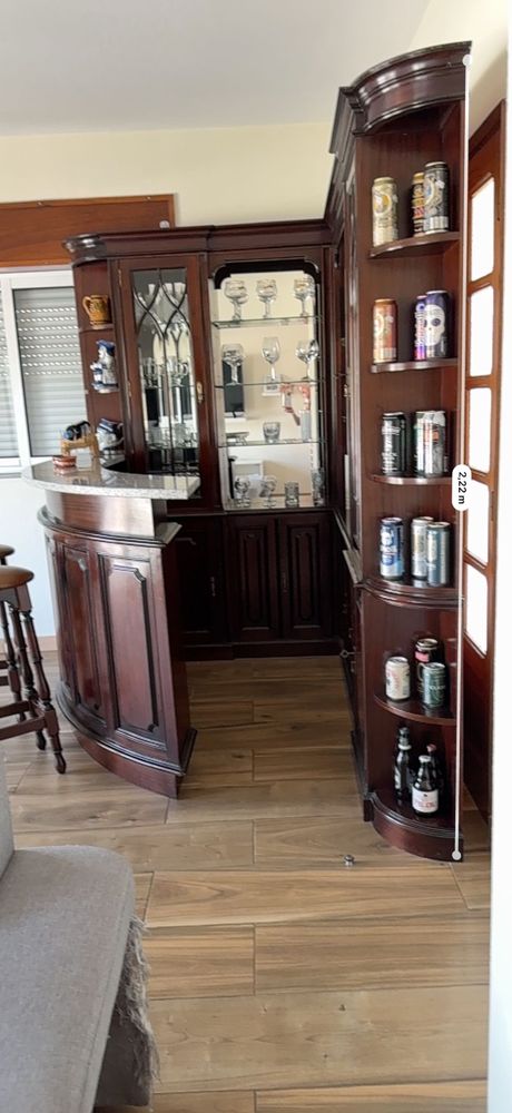 Bar de Madeira Maciça com Espelho + 3 Bancos – Ótimo Estado!
