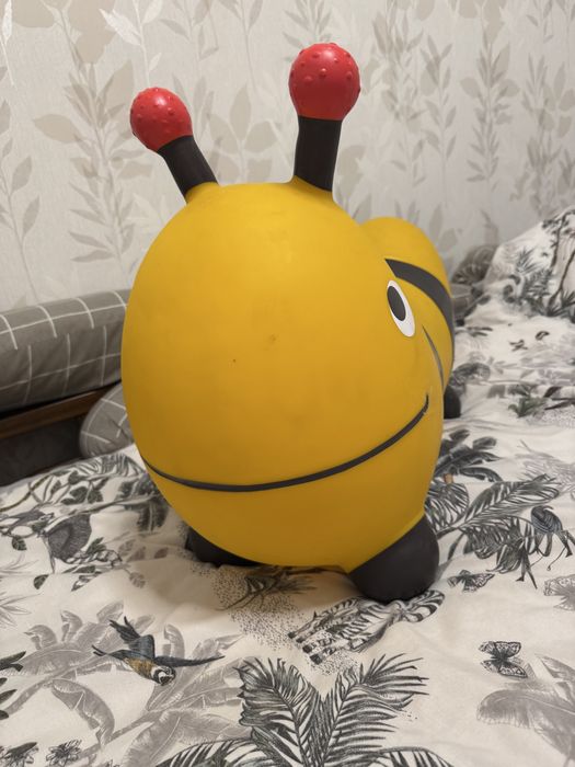 Прыгун пчела-ла-ла B.Toys (фирма Battat)