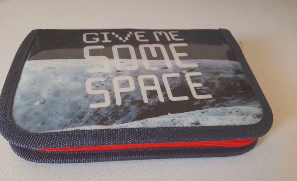 Piórnik szkolny kosmonauta