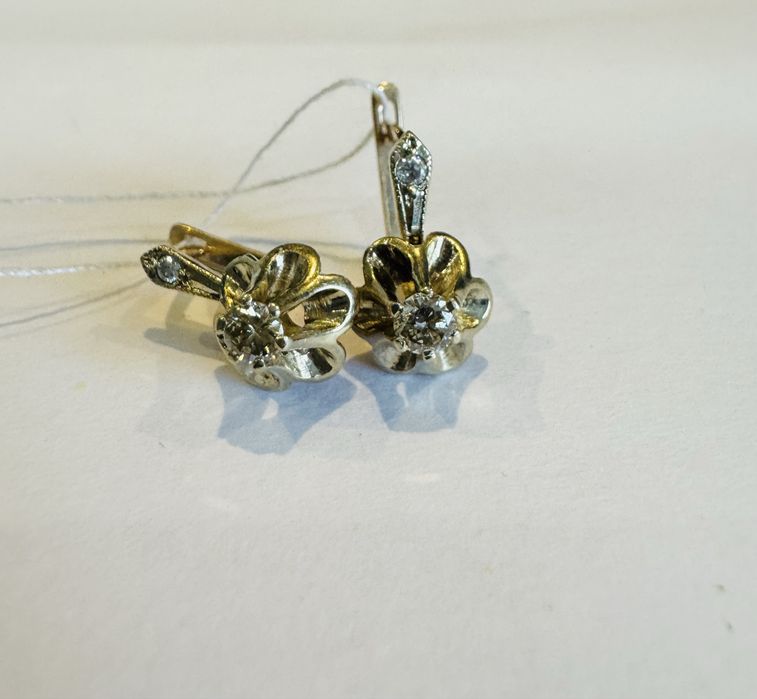 Золотые серьги с якутскими бриллиантами