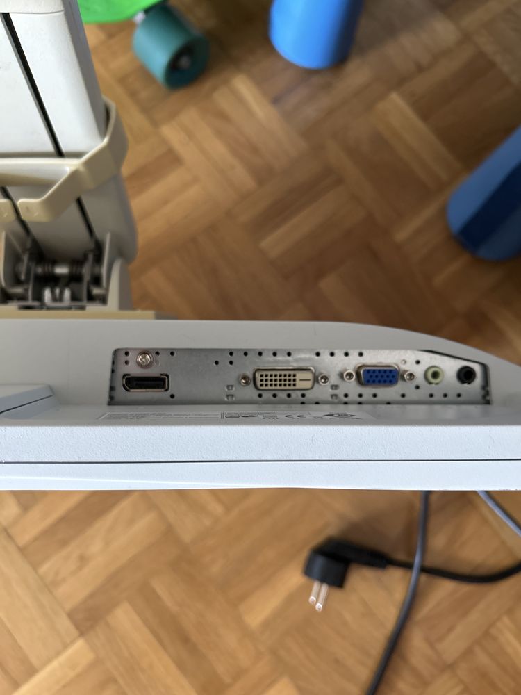 Monitor AOC 24 Cale