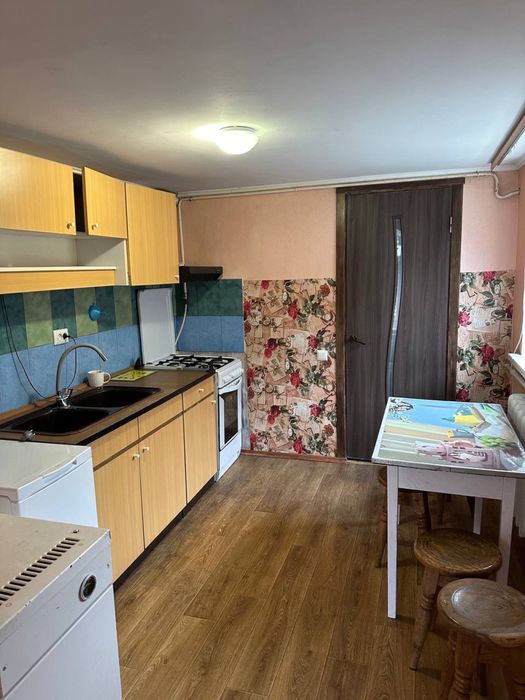 Оренда.Здам будинок(частину будинку) на Старому місті.Площа шкільна.