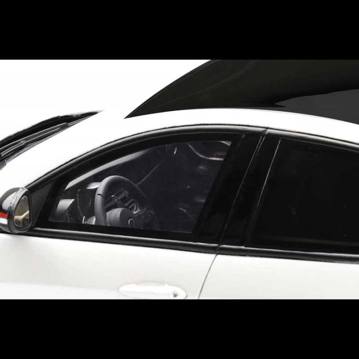 Model Alfa Romeo Giulia GTAm biały 1:18 otto ottomobile OT990