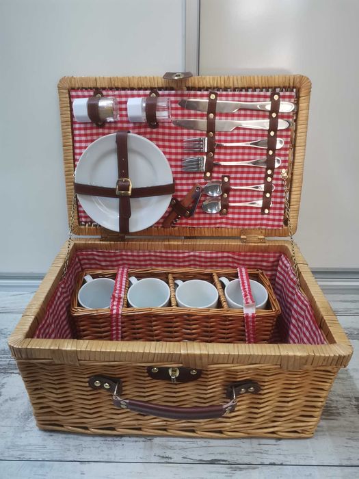 Walizka piknikowa, duża,zadbana, wym. 46x30x21 cm, komplet na 4 osoby