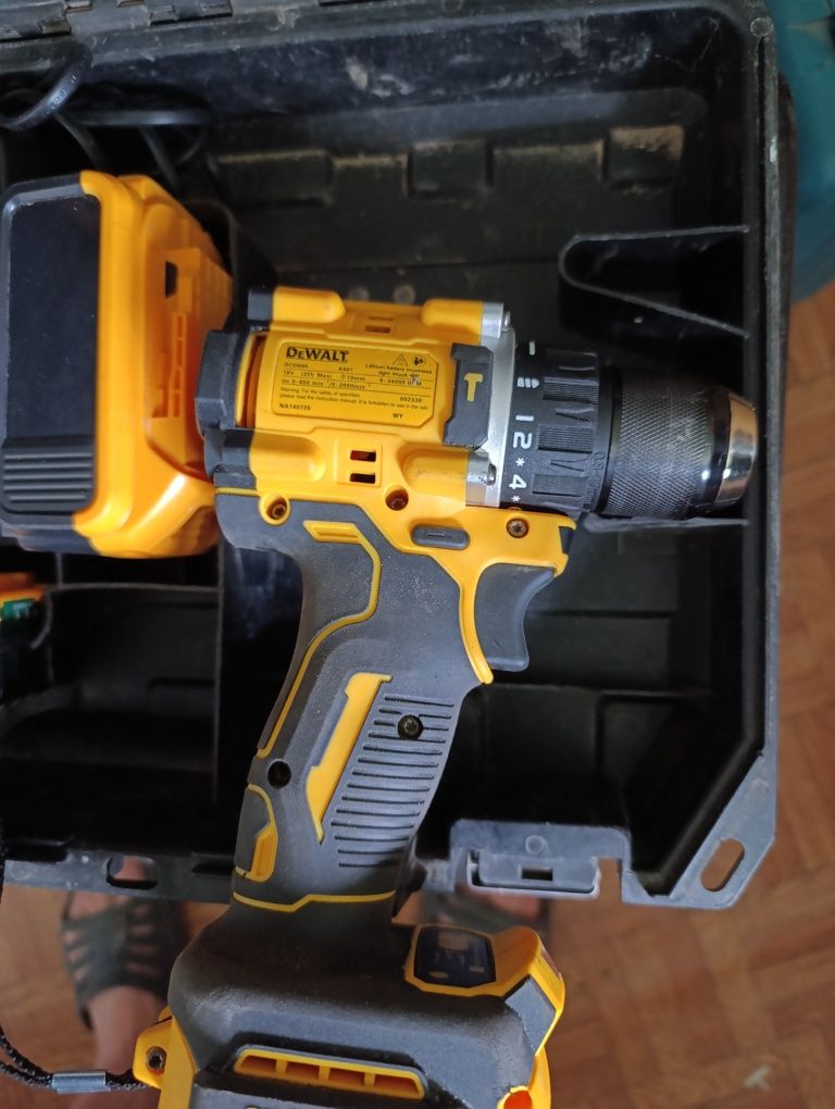 Продам  акумуляторну дриль Dewalt DCD805 на 20V