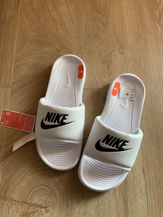 Klapki Nike Victori One 40,5 białe wygodne nowe