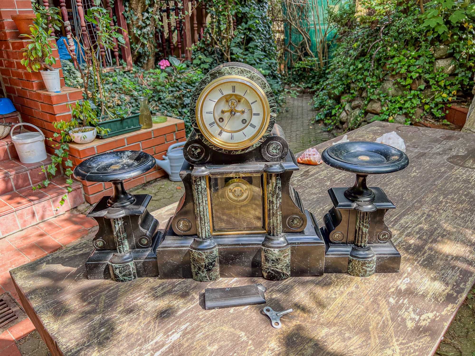 Stary zegar na kominek