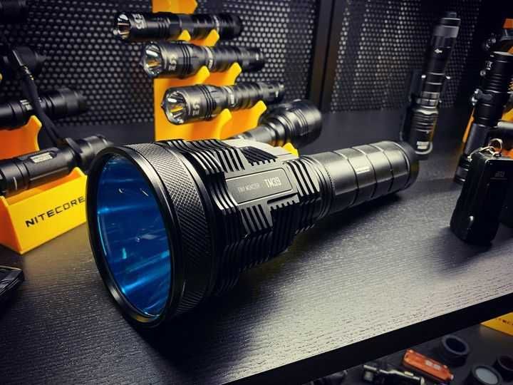 Сверхмощный, дальнобойный поисковый фонарь Nitecore TM39 (1500м)