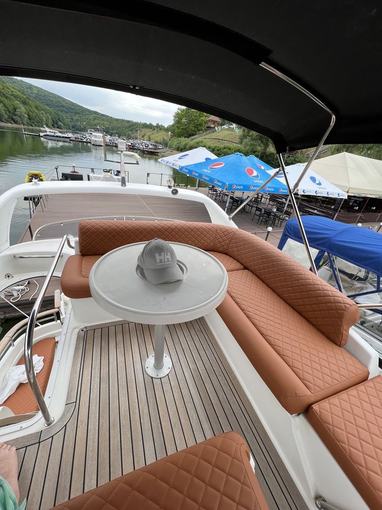 Двухмоторная  флайбриджная яхта Galeon330