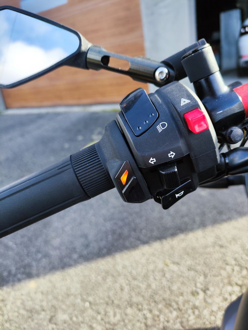 Suzuki GSR 750 FREEGUN - Edição Limitada