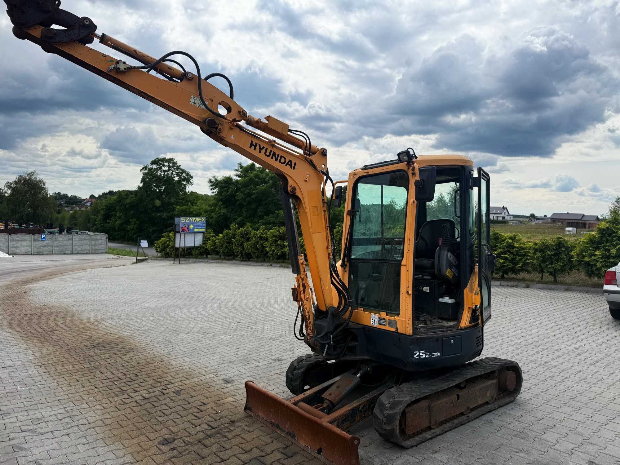 minikoparka HYUNDAI ROBEX 25Z-9A 3 łyżki 2730kg MITSUBISHI 3200mtg