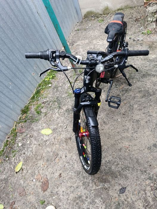 Дитячий велосипед у гарному стані