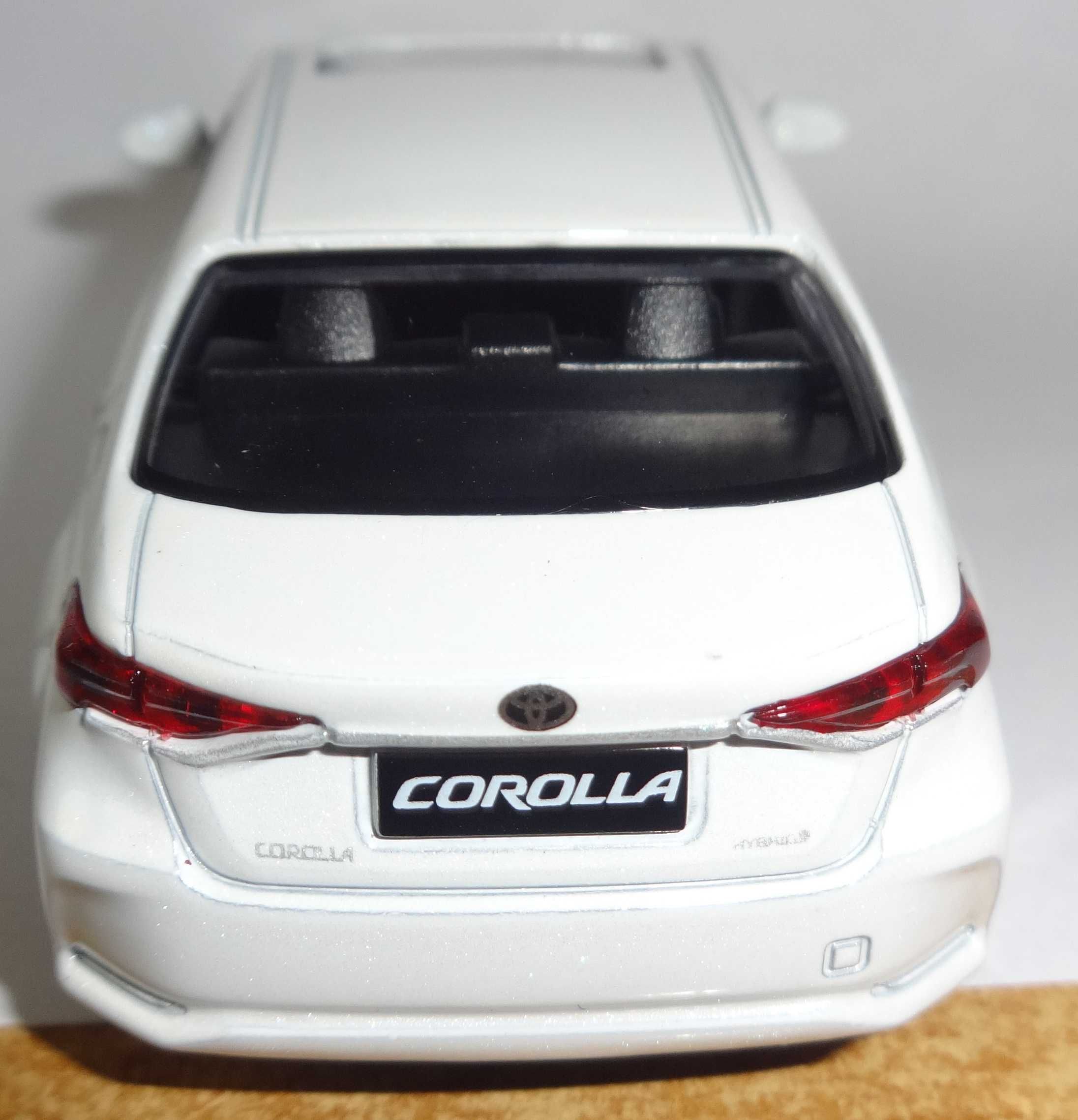 NOWY model Toyota Corolla Hybrid Sedan w skali 1:43 1/43.